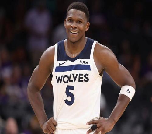 篮球勇士队内三分比赛，球星夺冠