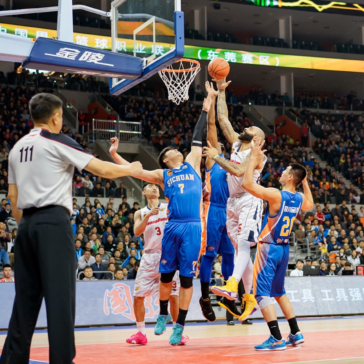 西班牙国王杯皇马客胜皇家社会占得先机
