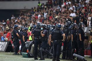 签下多纳鲁马是曼联复兴的信号，新管理层和老八一样高瞻远瞩