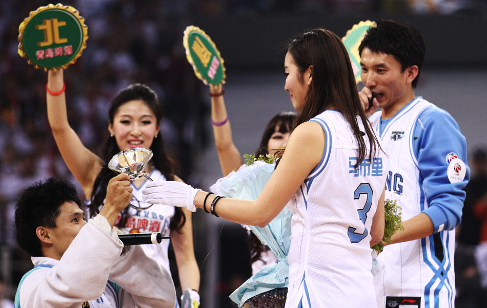 公牛逆转掘金，37+36+35！现在的怀特，到底什么水平？威少里程碑