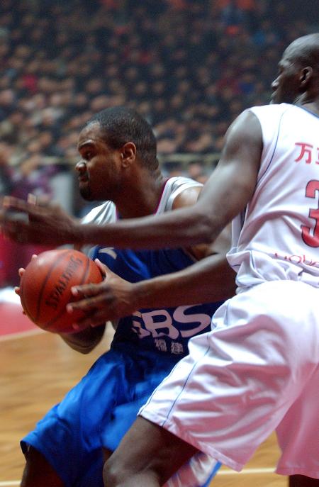 [NBA]詹姆斯妙传 拉拉维亚三分应声入网