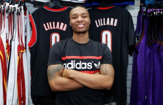 洛杉矶道奇队布莱克·斯内尔在季中对阵红人投出职业生涯首场无安打比赛