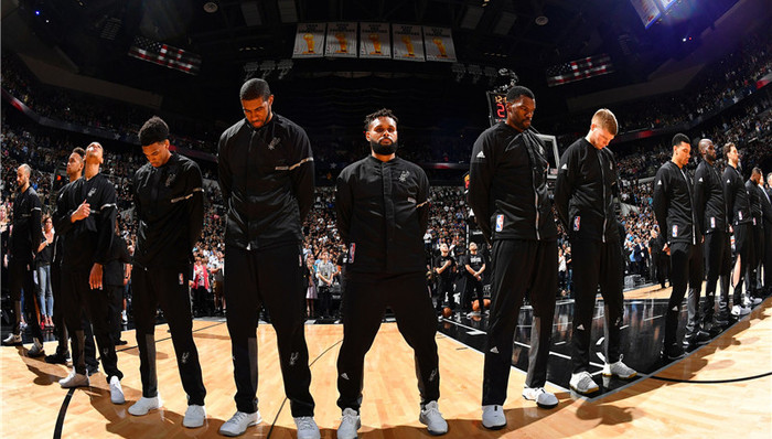 字母哥30+10空接准绝杀罗林斯29分 雄鹿逆转黄蜂