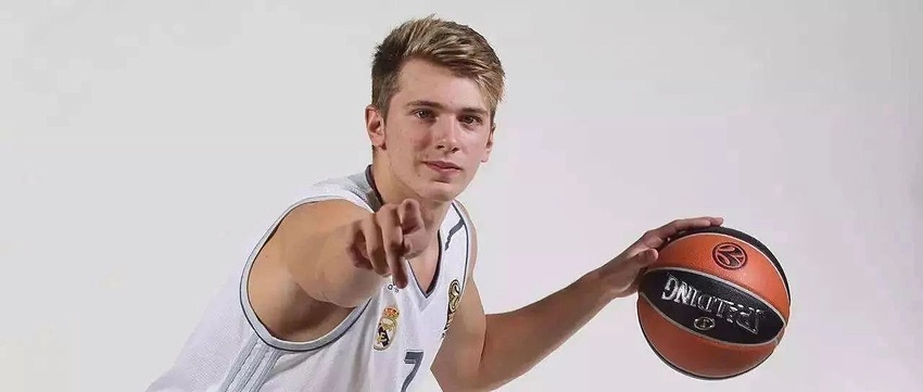 动挨打此