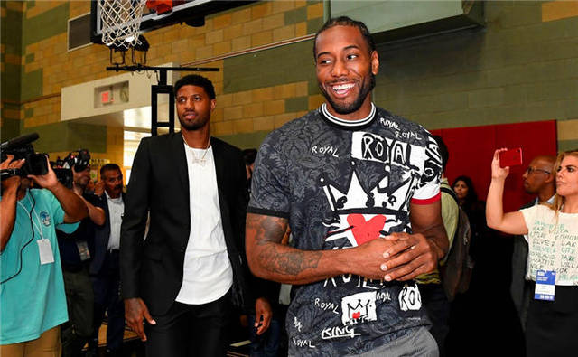 海港发文祝福奥斯卡：艰难时刻会过去，我们与功勋队长同在